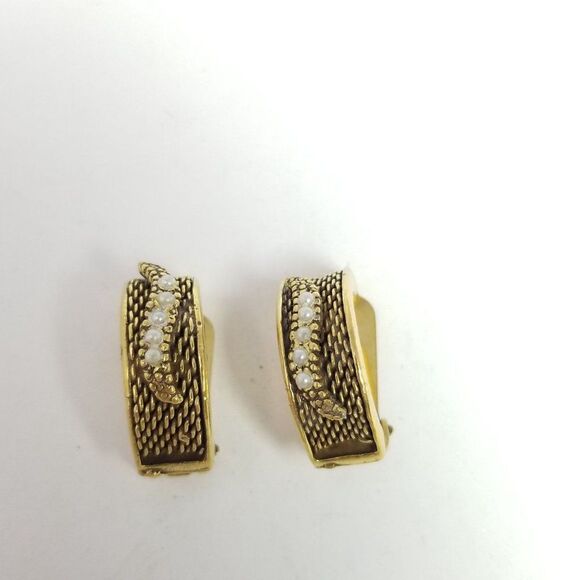 Vintage Half Hoop Clip On Earring, Gold Tone Faux Pearl Huggie Style, Estate - Picture 3 of 6